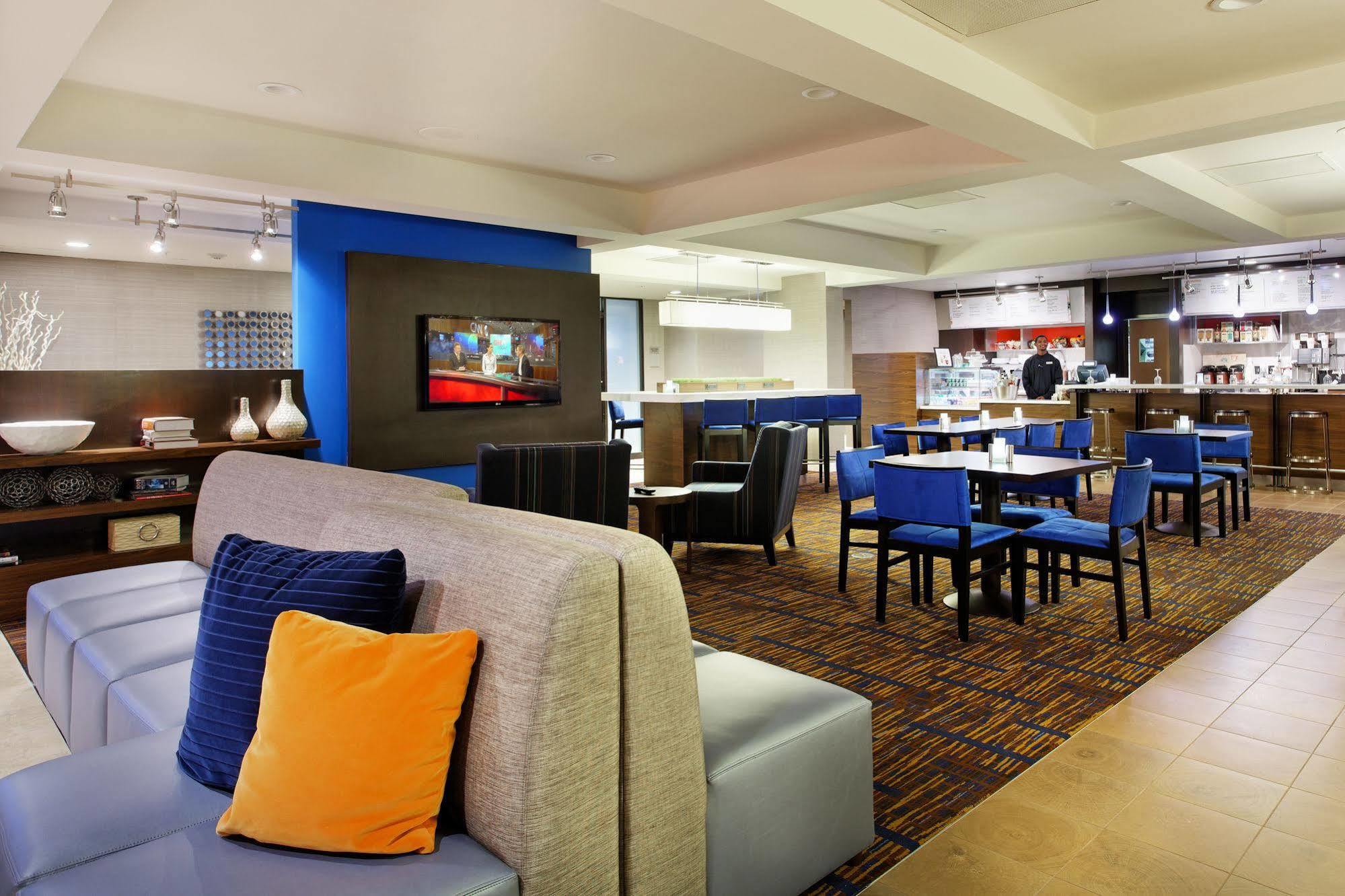 Courtyard Mobile Hotel Exterior photo
